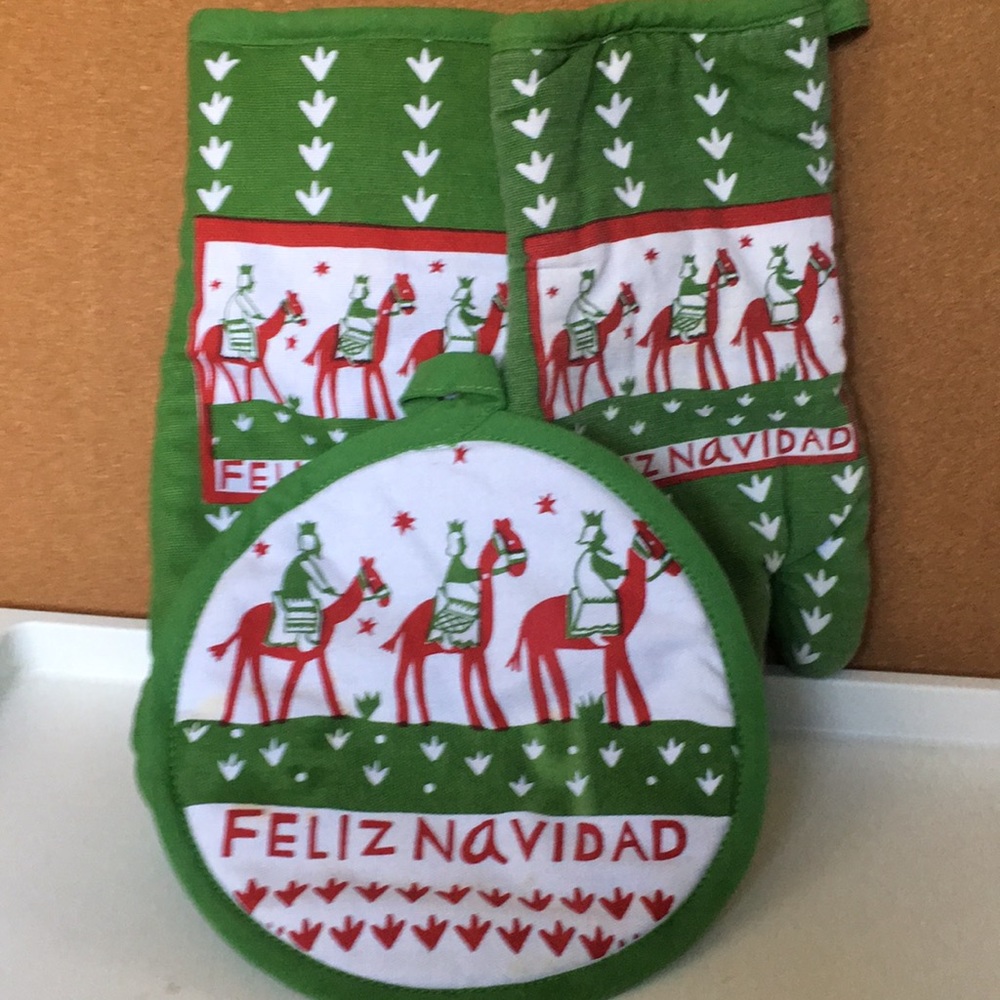 Fallani & Cohn Christmas mitts